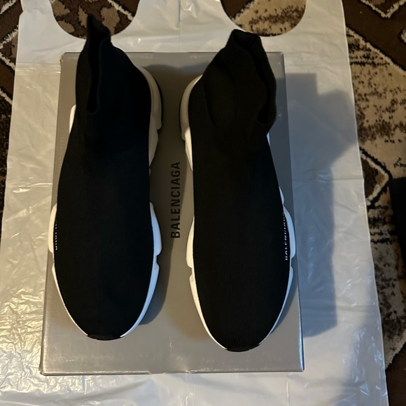 Brand New Balenciaga Speed Trainers Size EU 43
Selling for $750 - Picture 4 of 7